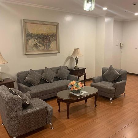 Crown Royale Hotel Balanga Buitenkant foto