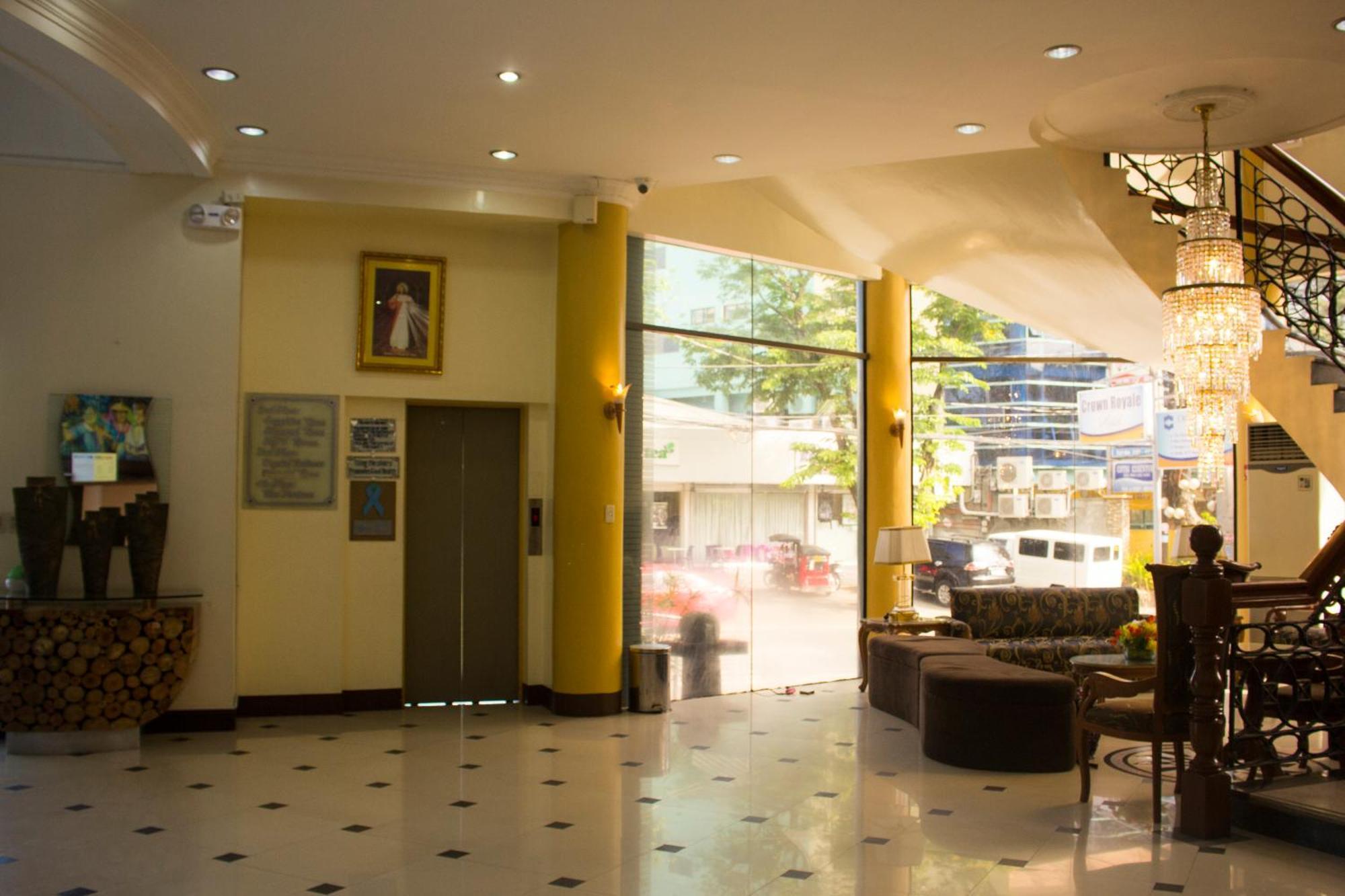 Crown Royale Hotel Balanga Buitenkant foto