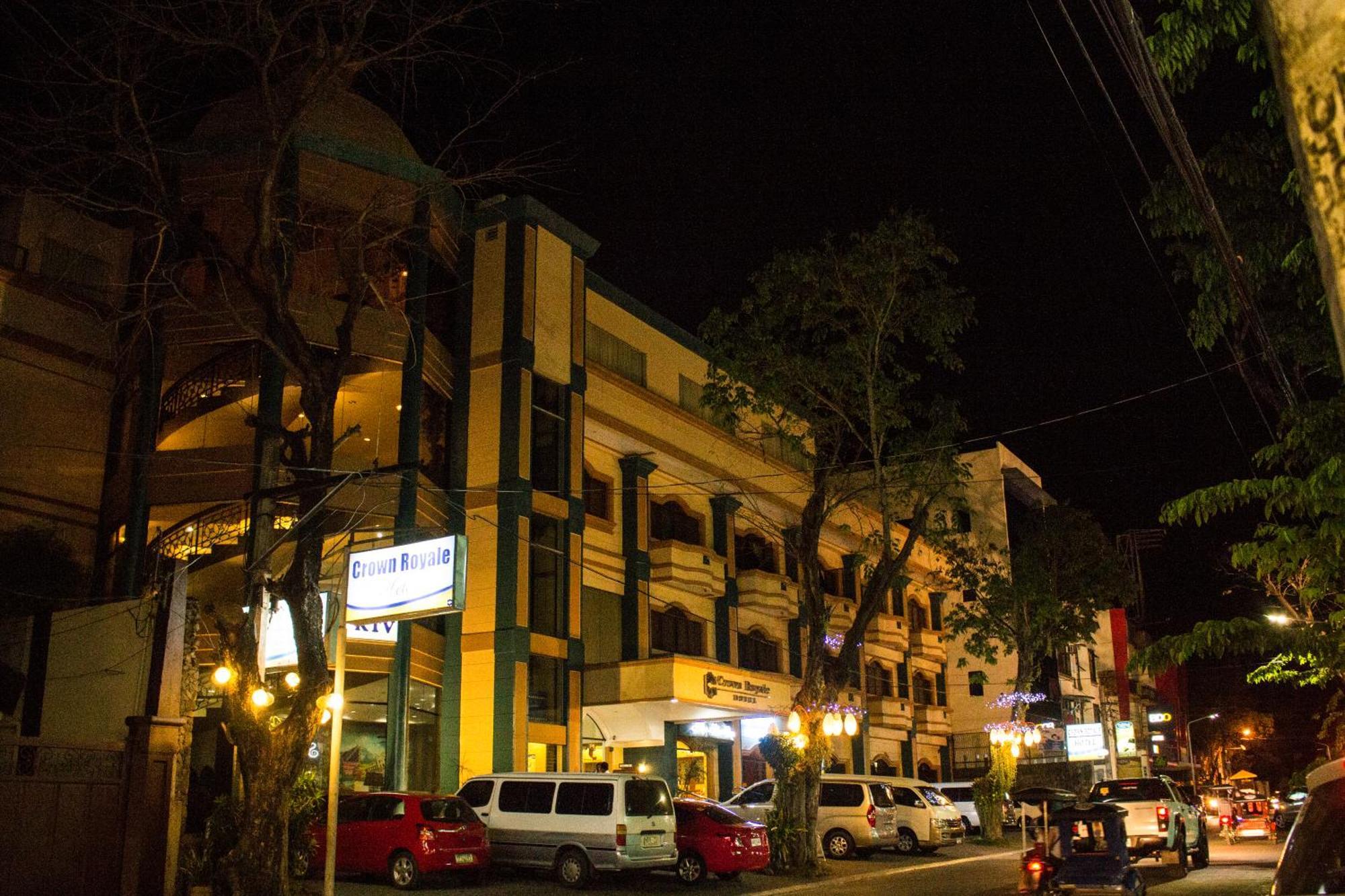 Crown Royale Hotel Balanga Buitenkant foto