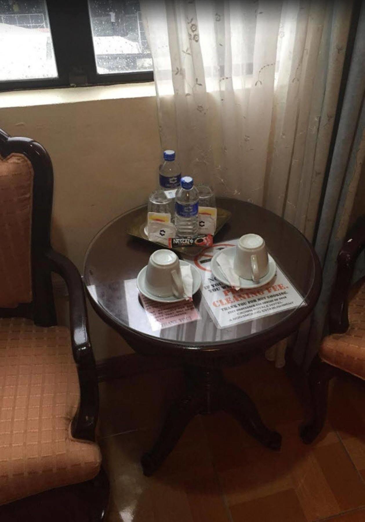 Crown Royale Hotel Balanga Buitenkant foto