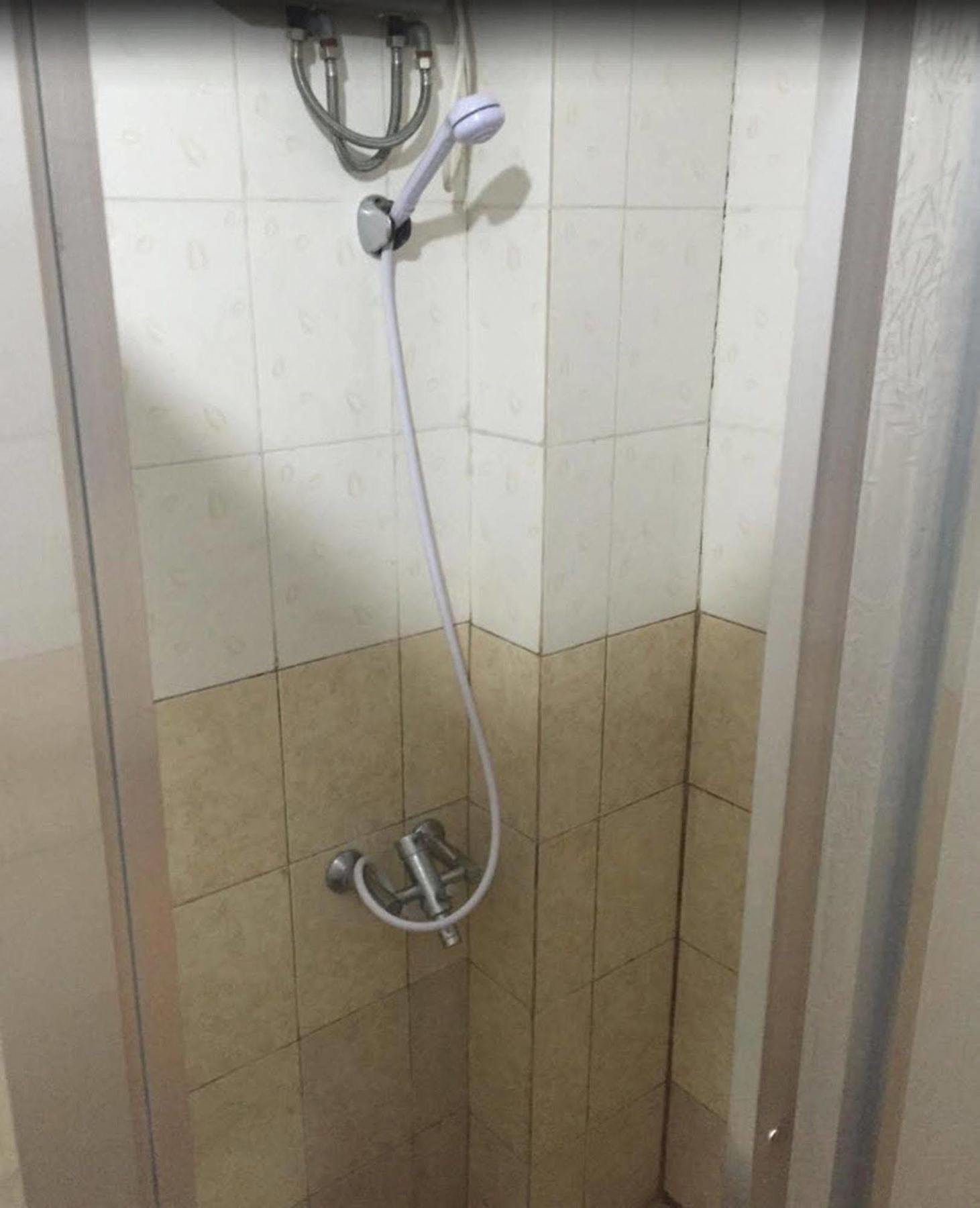 Crown Royale Hotel Balanga Buitenkant foto